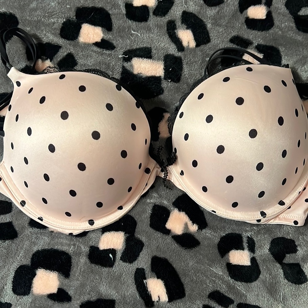 Pink Victoria secret bra nwt